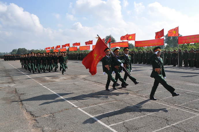 Sư đoàn 5 Quân khu 7 duyệt đội ngũ